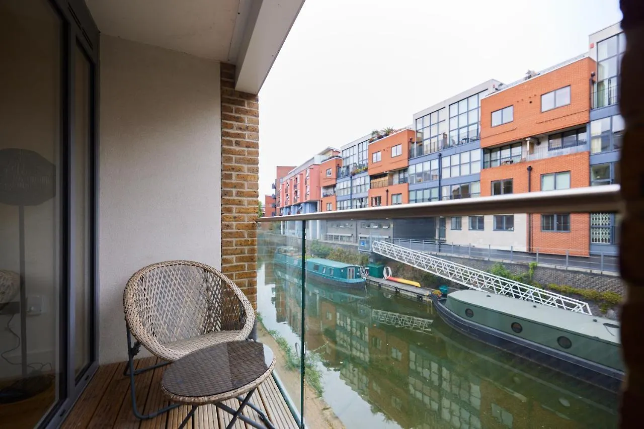 The Limehouse Cut Place - Spacious 2Bdr Flat With Balcony London 0*,  United Kingdom