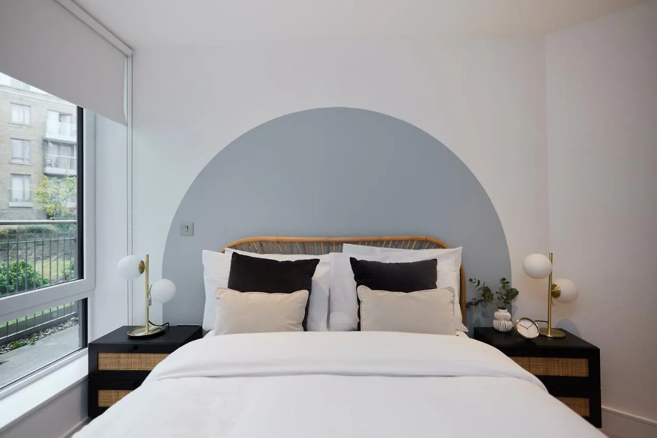 The Limehouse Cut Place - Spacious 2Bdr Flat With Balcony London