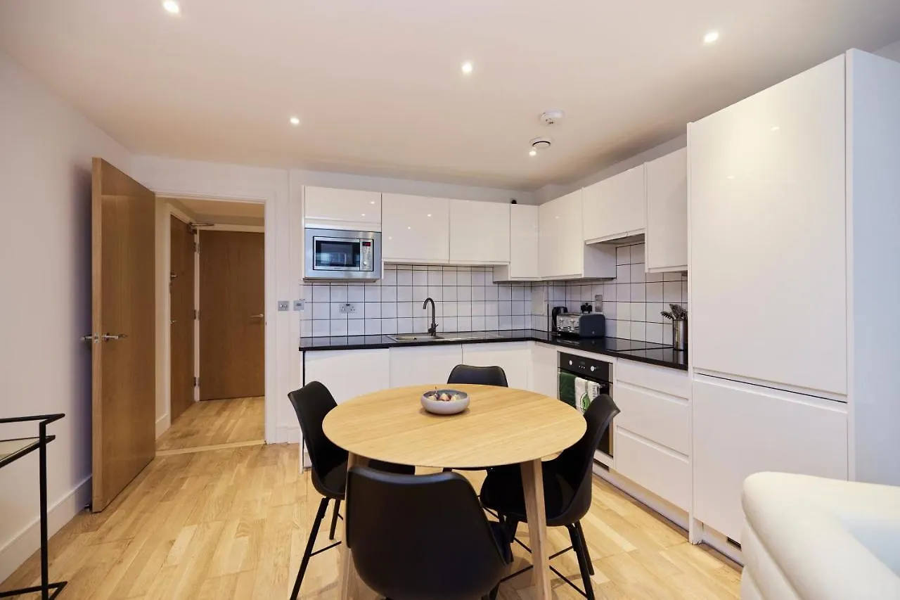 The Limehouse Cut Place - Spacious 2Bdr Flat With Balcony London